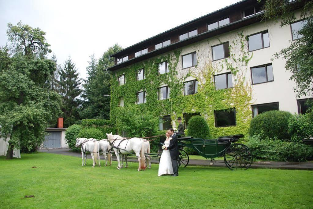 Hotel Bruecklwirt Niklasdorf Buitenkant foto