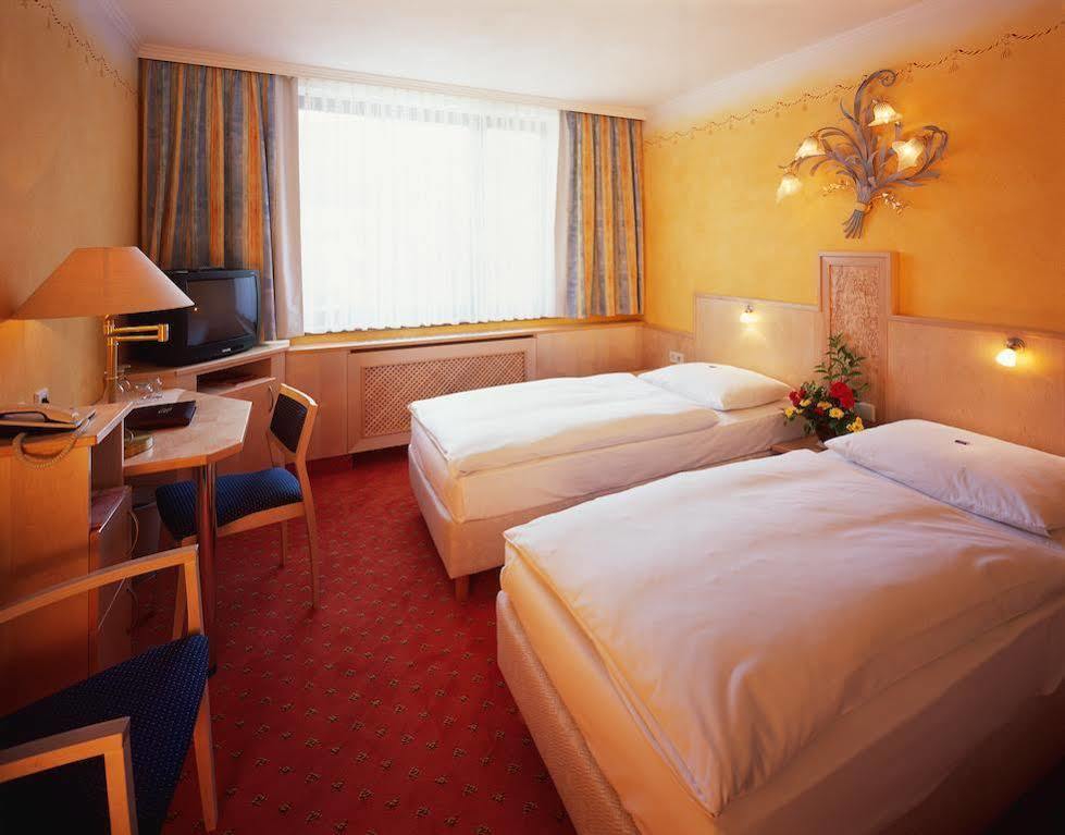 Hotel Bruecklwirt Niklasdorf Buitenkant foto